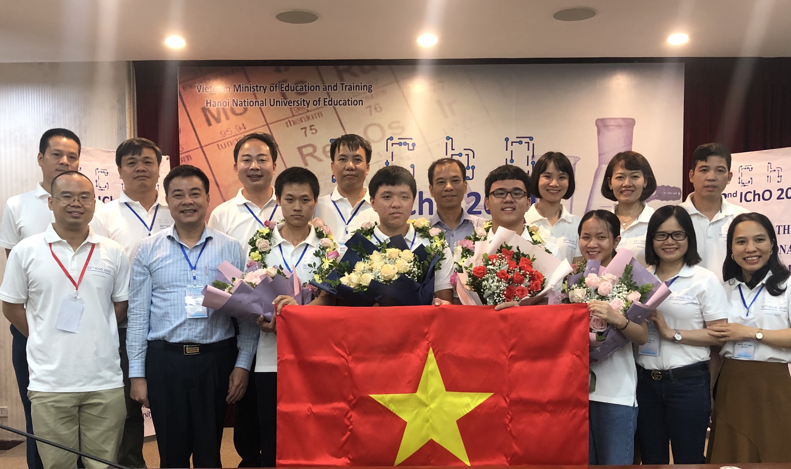 4/4 học sinh Việt Nam đoạt Huy chương Vàng tại Olympic Hoá học quốc tế năm 2020